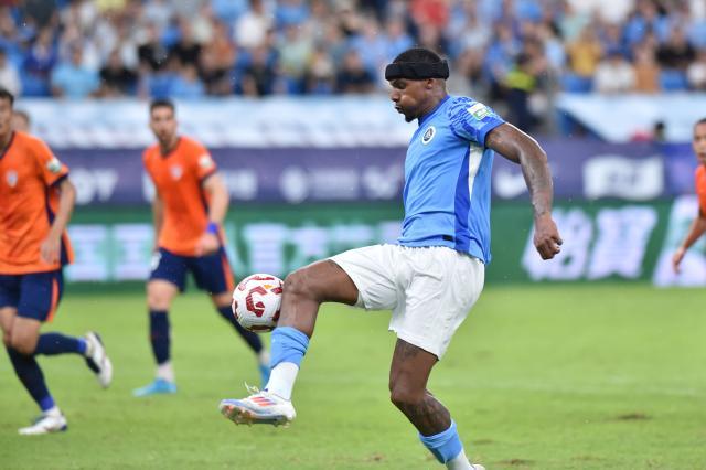 开云在线直播-韦斯利中超首秀戴帽封神 超强能力弥补新鹏城短板