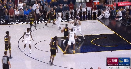 开云APP-库里再度拯救勇士！个人表现比全票MVP赛季更炸裂