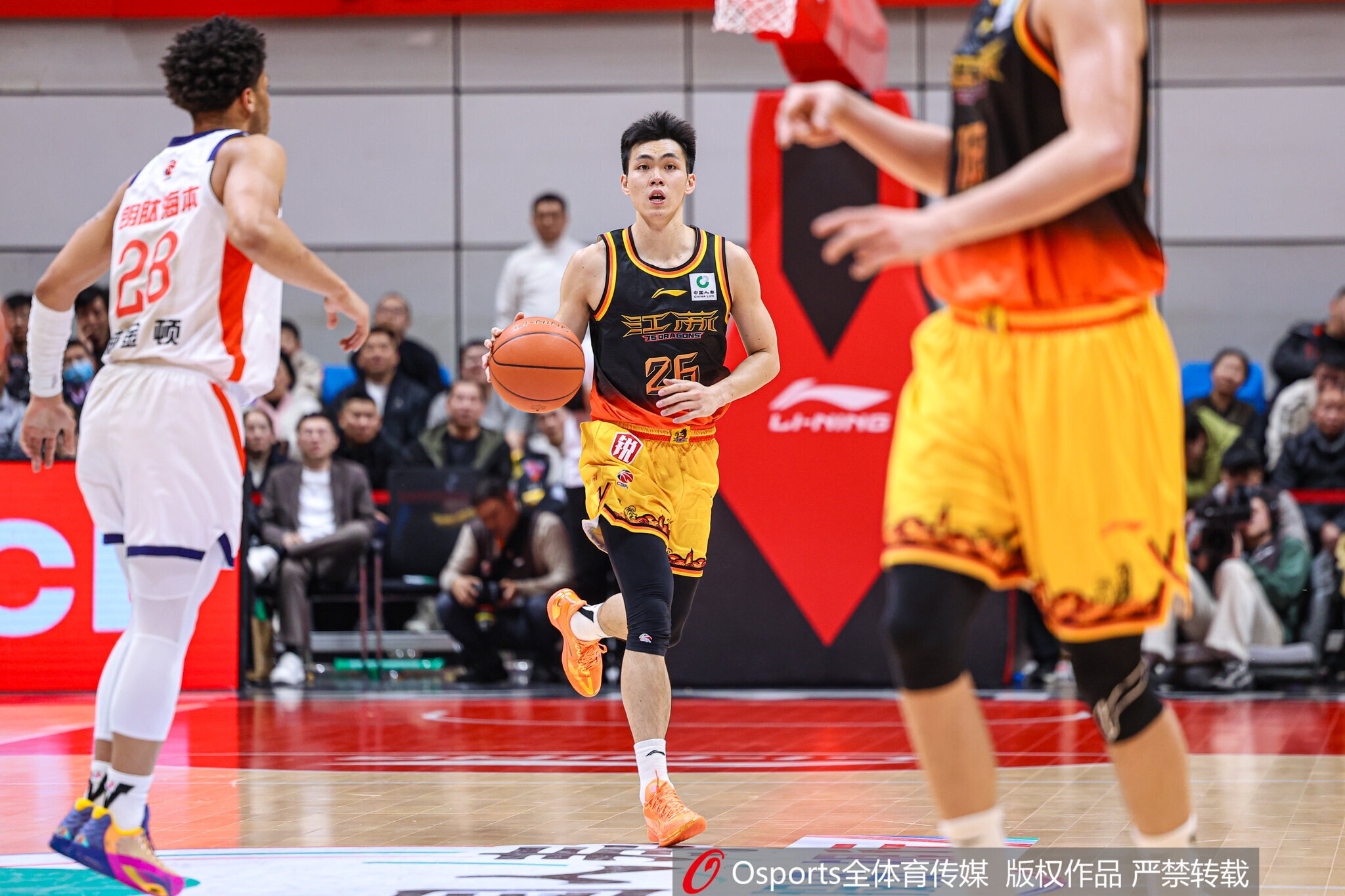 开云体育-媒体人谈庞峥麟：顶级控卫！CBA欧文！他拿着ETC随意穿梭山东高速