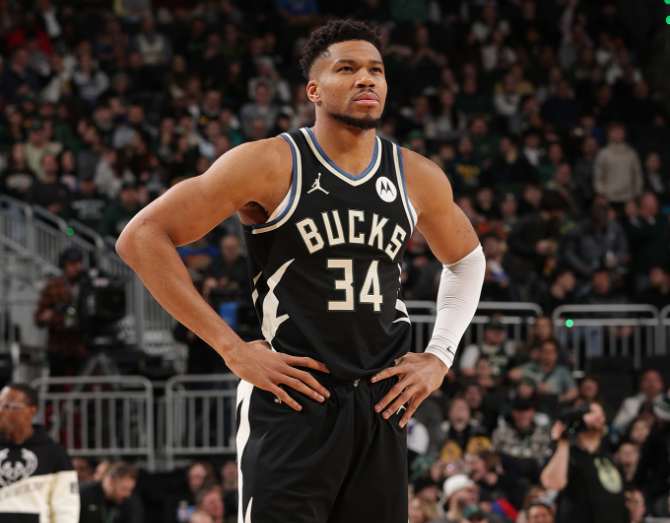 开云APP-字母哥22+13+7伤退!雄鹿无缘23分逆转残阵掘金 近8战6败