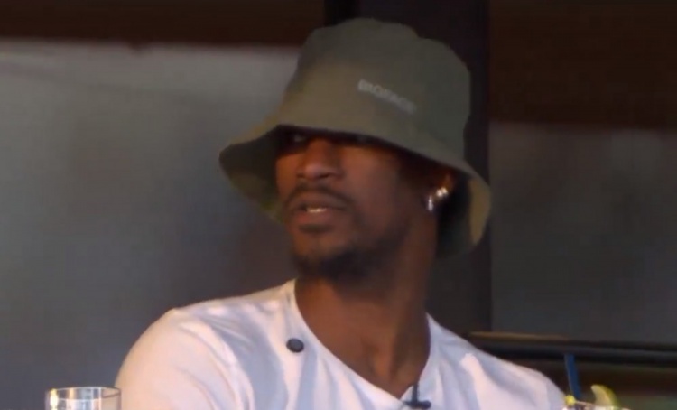 开云APP-心情美丽！巴特勒现场观看好友阿尔卡拉斯的网球赛