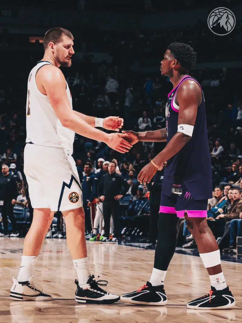 森林狼官方晒出约基奇和爱德华兹合影：好好好，又是你@掘金